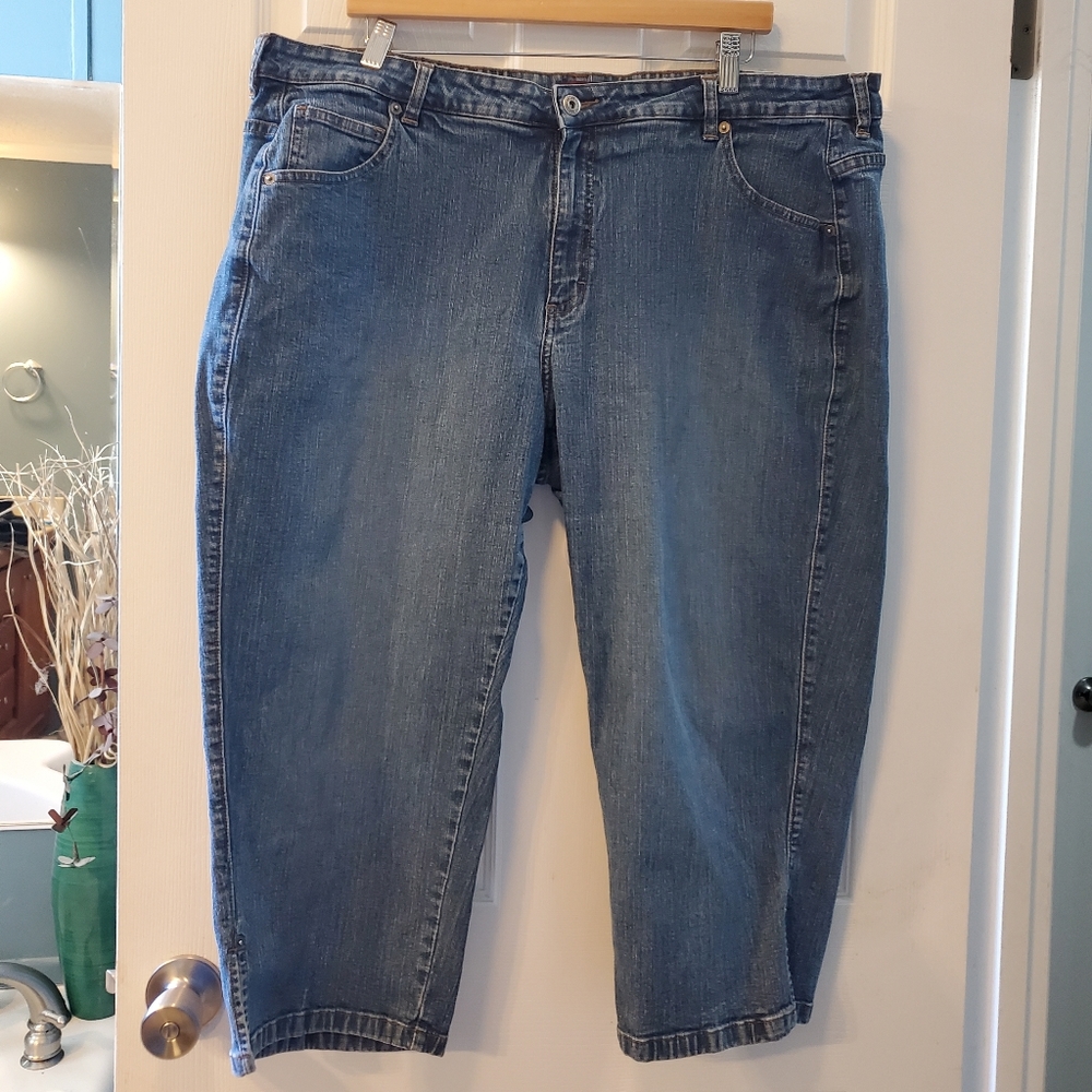 24w Lee capris